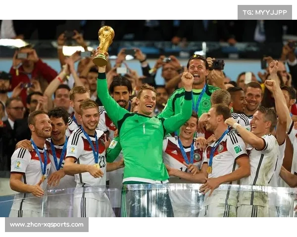 亨克门将德诺伊尔臀部救险,队友赛后调侃致敬 亨克门将德诺伊尔臀部救险,队友赛后调侃致敬